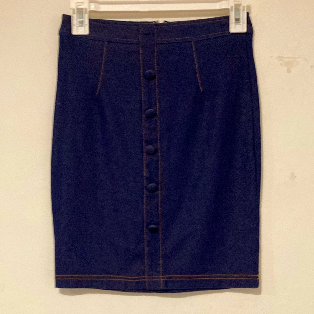 Jean look Pencil Skirt in excellent pre~loved condition. Soft comfy jean skirt